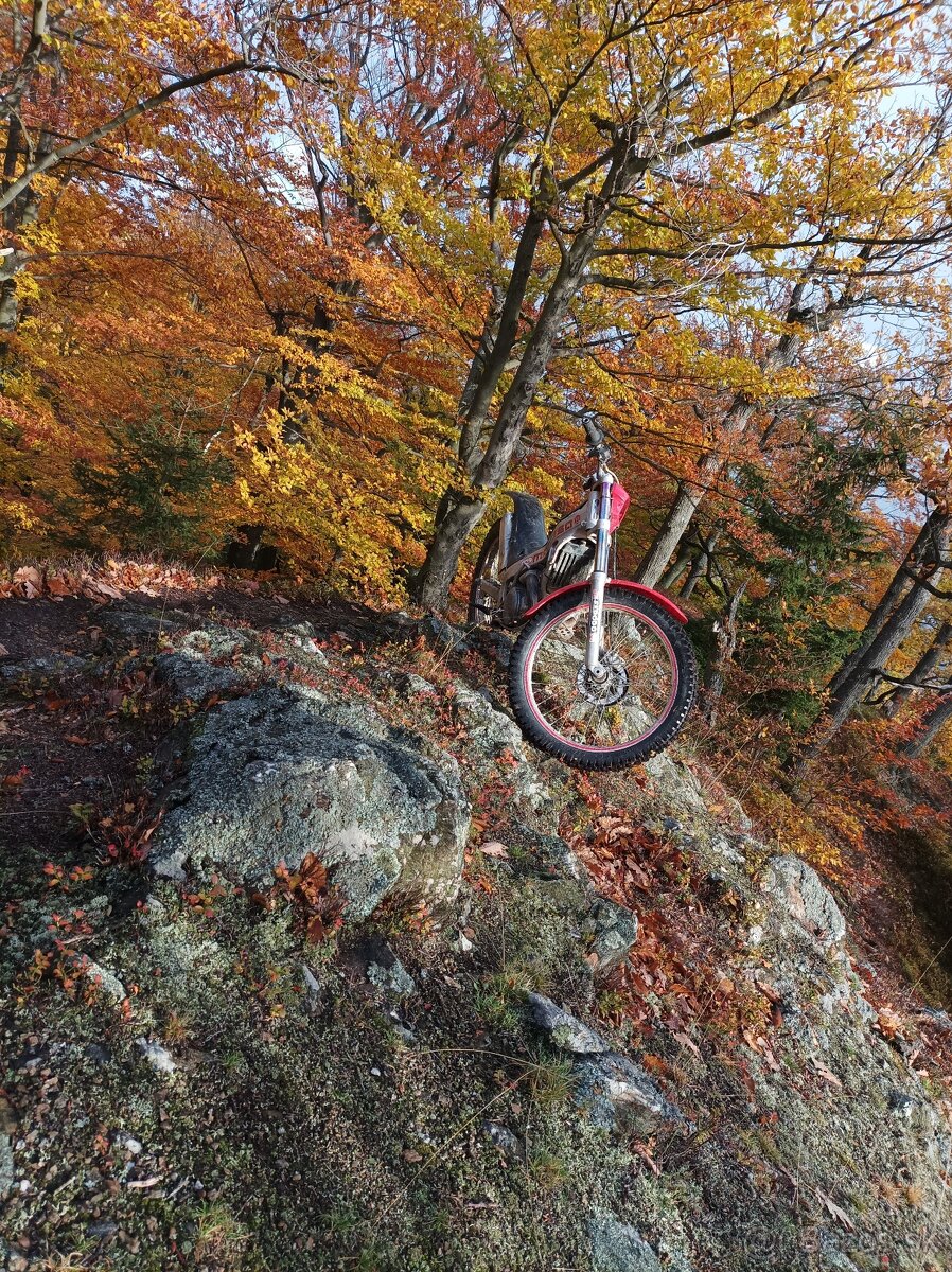 Predám trialku značky Honda 250 - 2