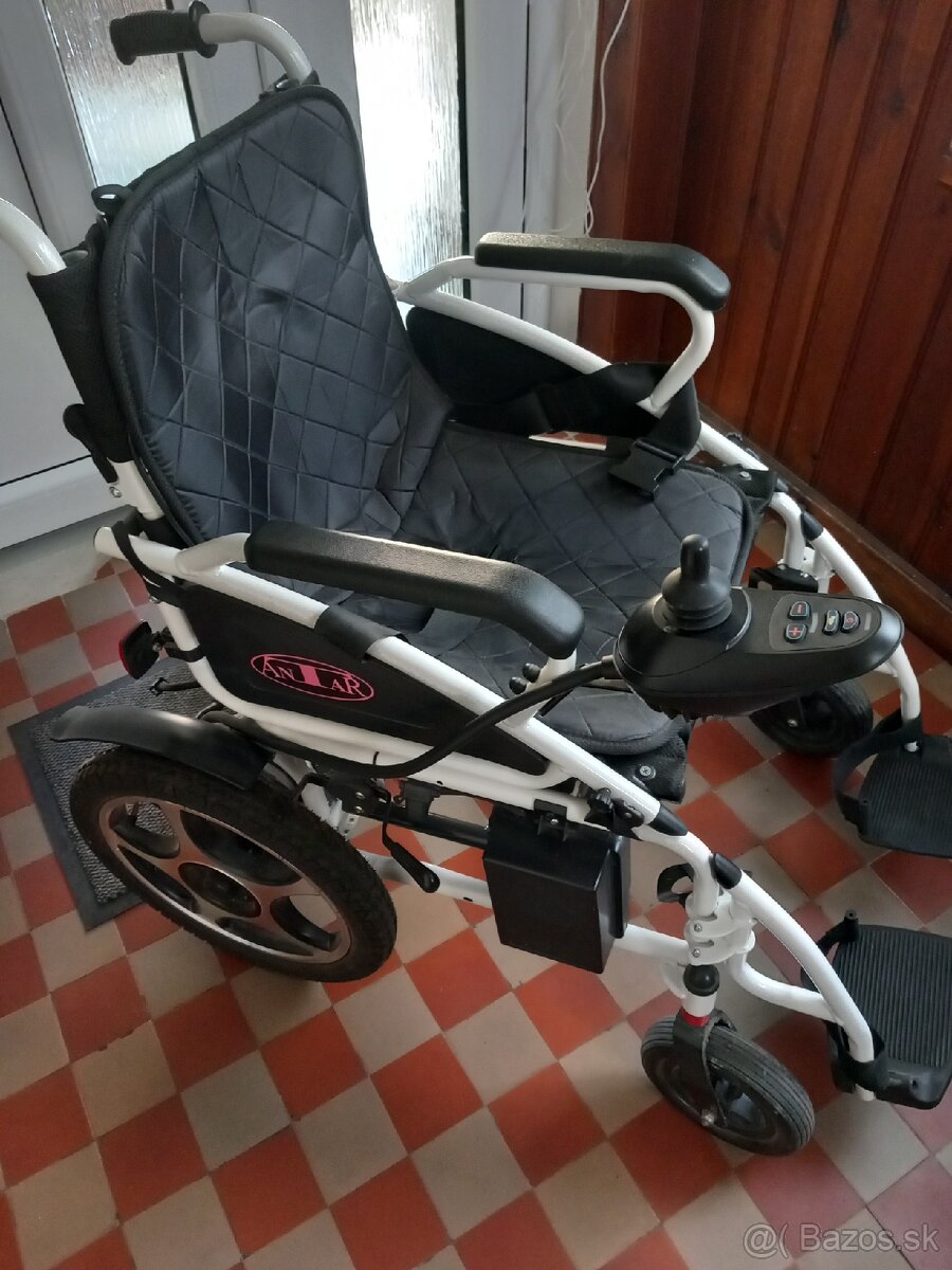 Predám elektrický skladací invalidny vozik - váha 35kg - 2