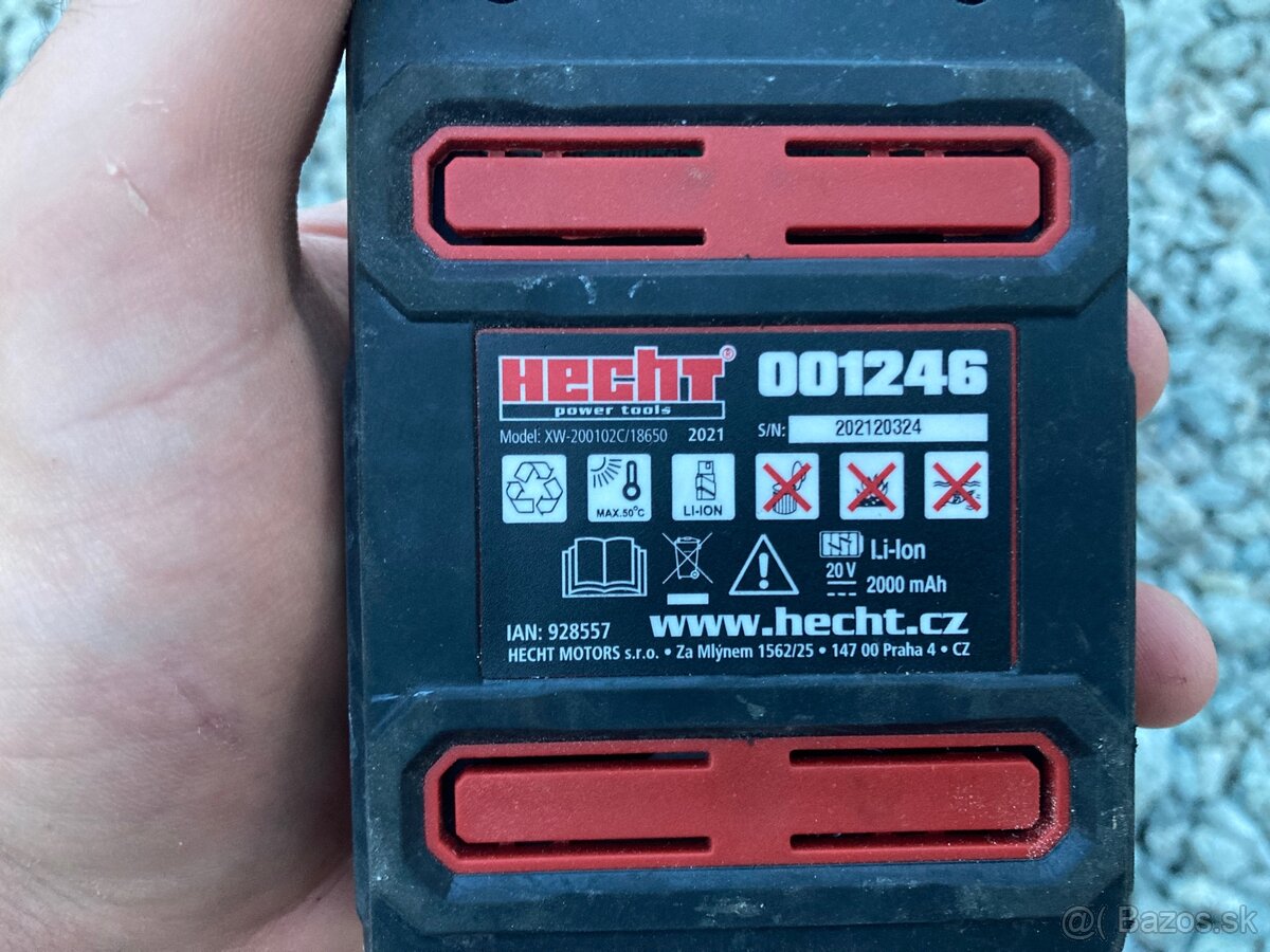 HECHT nabíjačka + baterky - 2