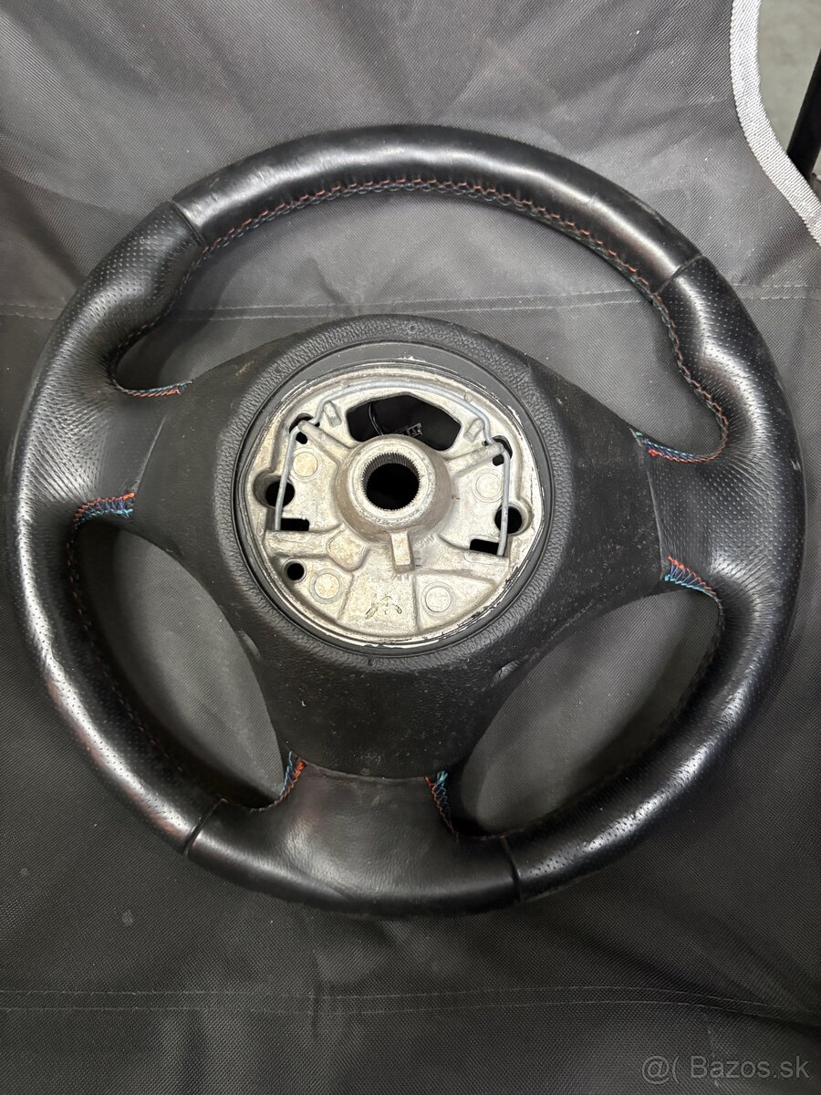 Predám volant BMW E90 - 2