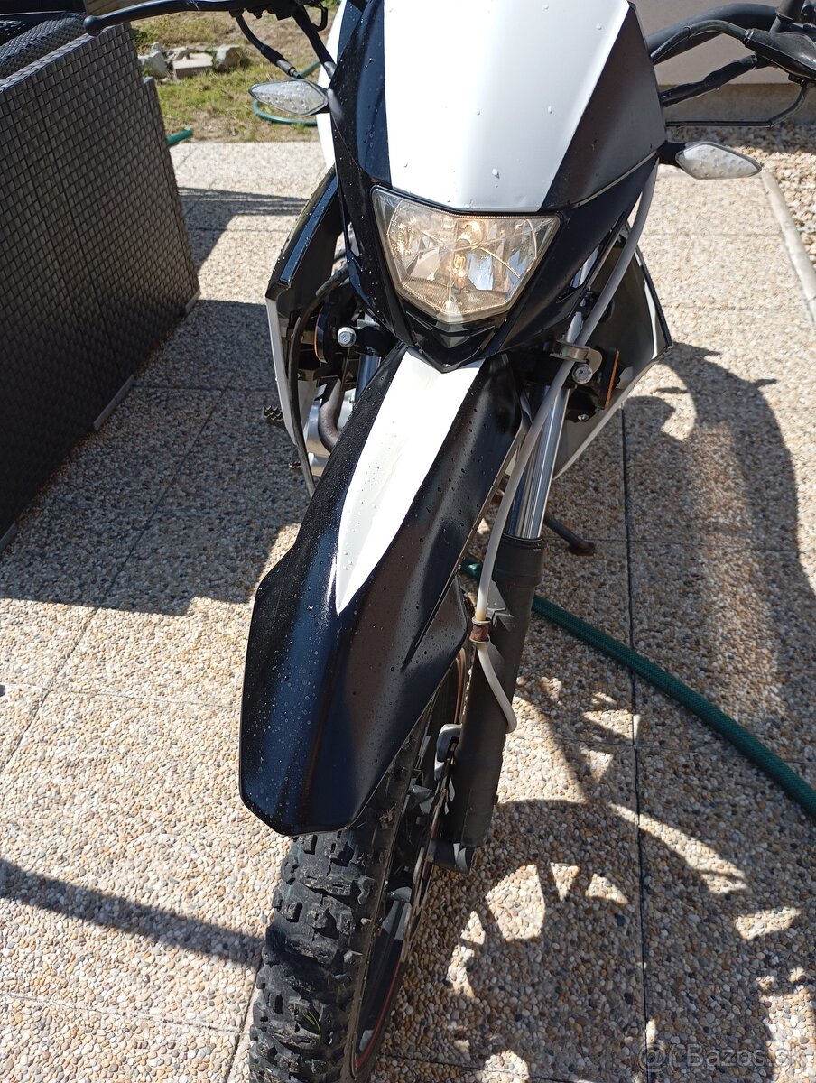 125 crs enduro na značkách - 2