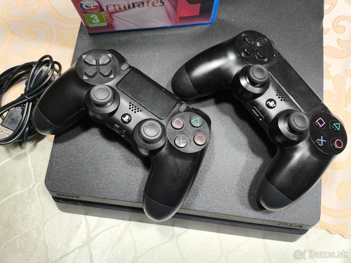 Sony PlayStation 4 slim + 2 ovládače + Fifa20 - 2