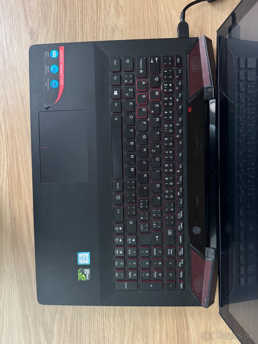 Predám herný notebook Lenovo IdeaPad Y700 - 2