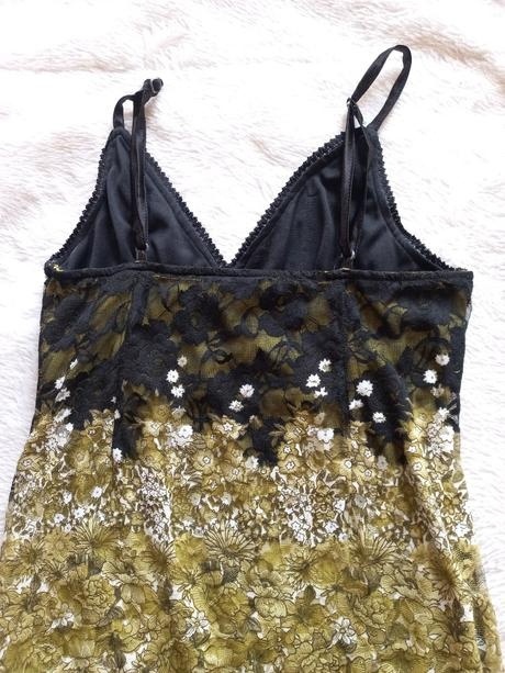 Šaty z vyšívaného tylu - 2