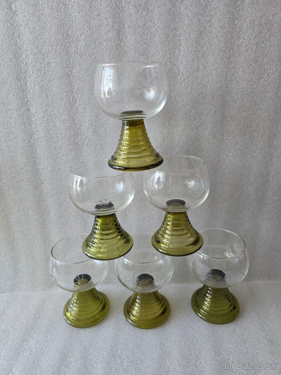 Vinove poháre s dobrusom. - 2