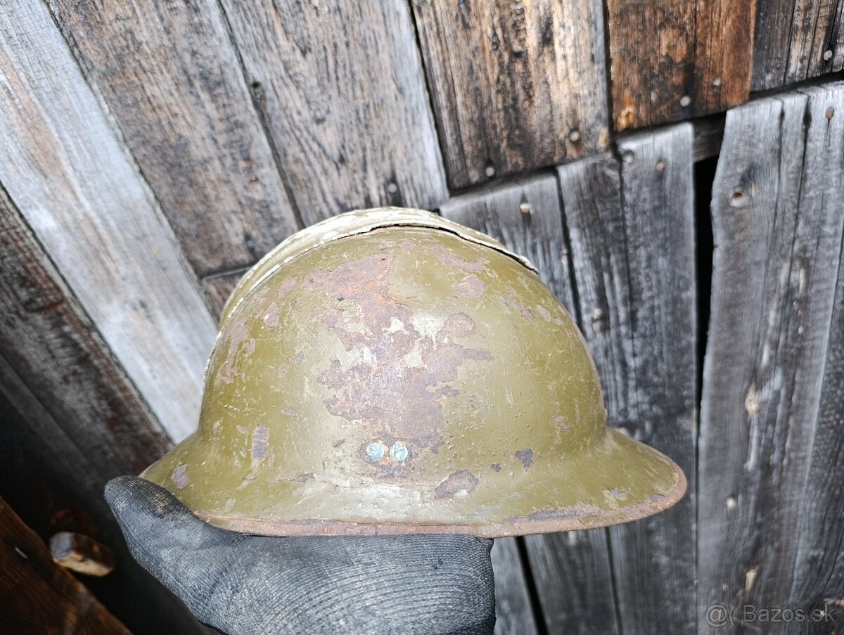 Stará vojenská helma - 2