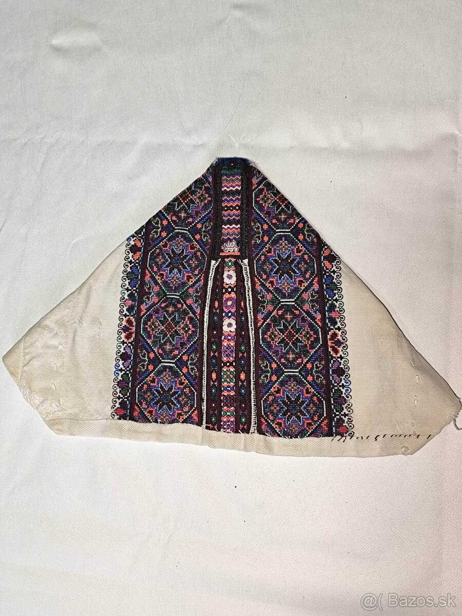 čepiec ku kroju Polomka - 2