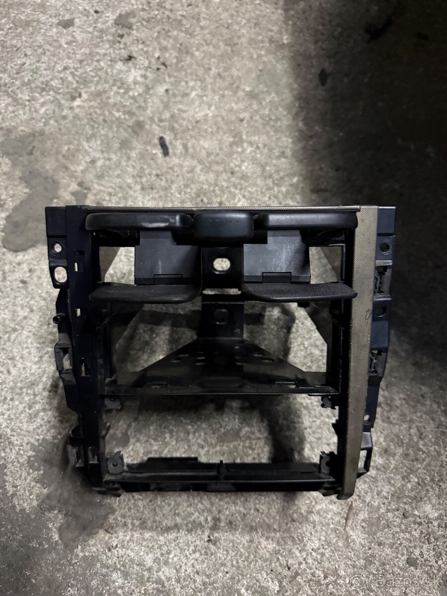 Držiak nápojov golf 4 - 2