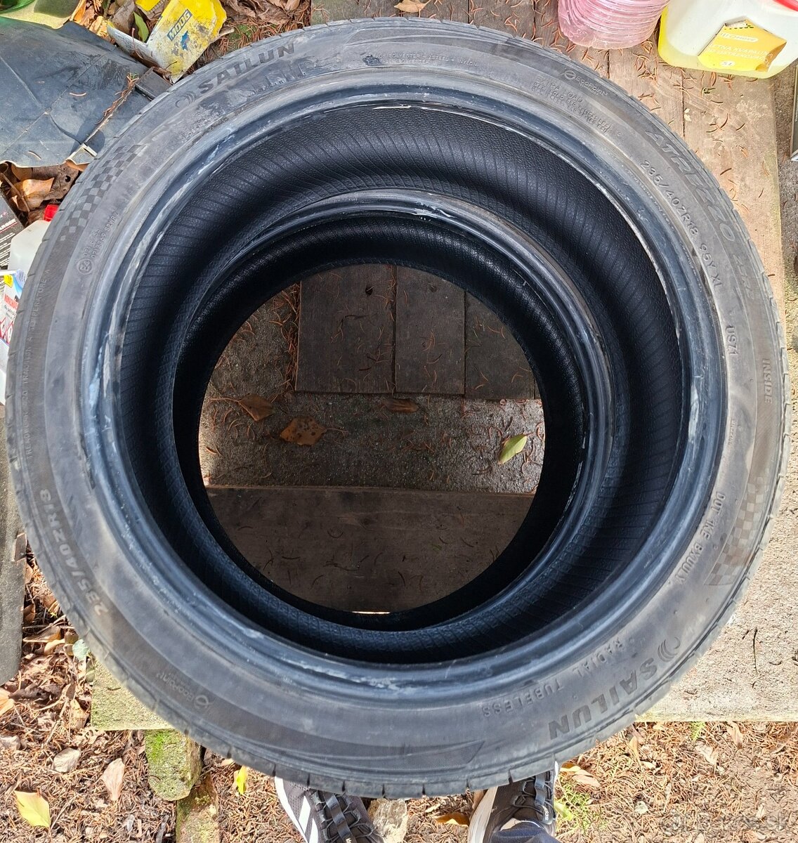 Predám 2ks letné pneu 235/40 R18 letné - 2