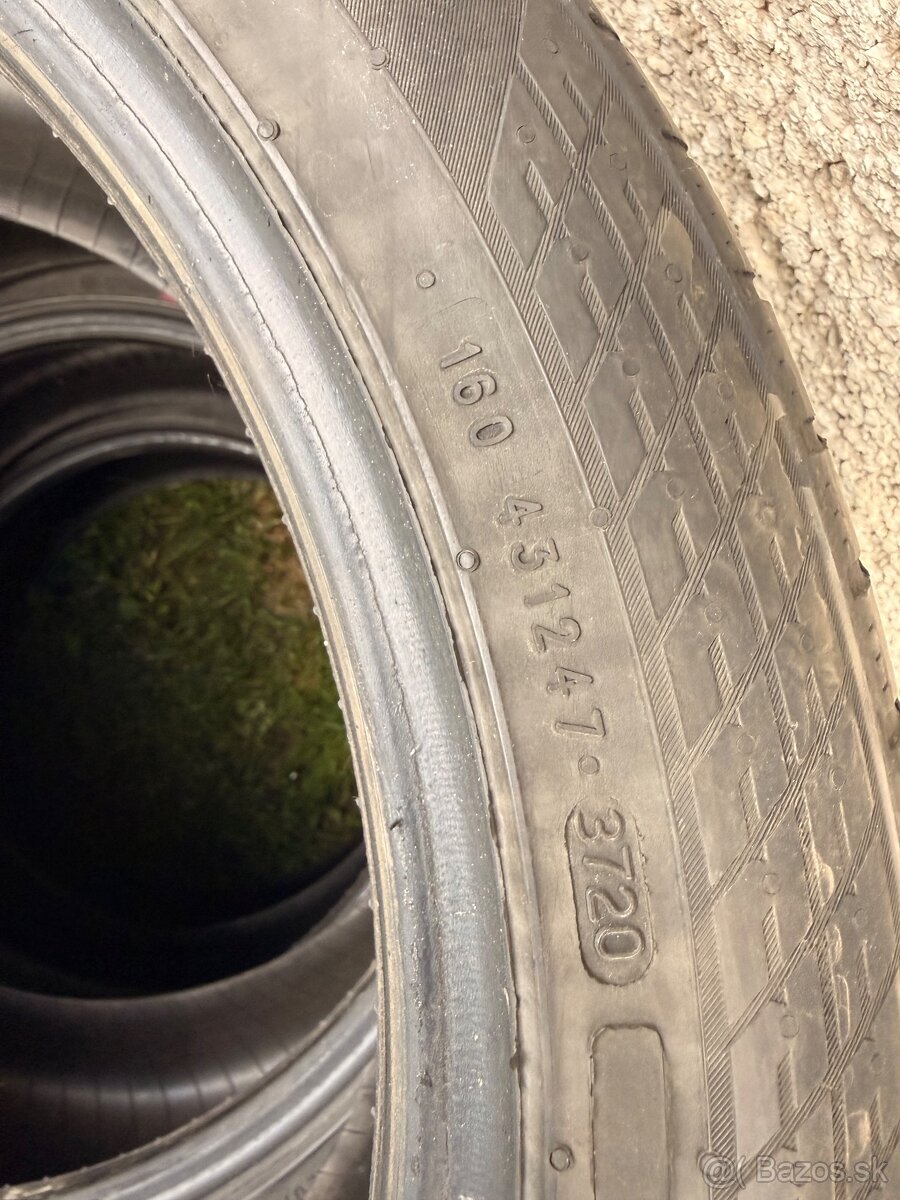 Pneumatiky 235/45 R19 - 2