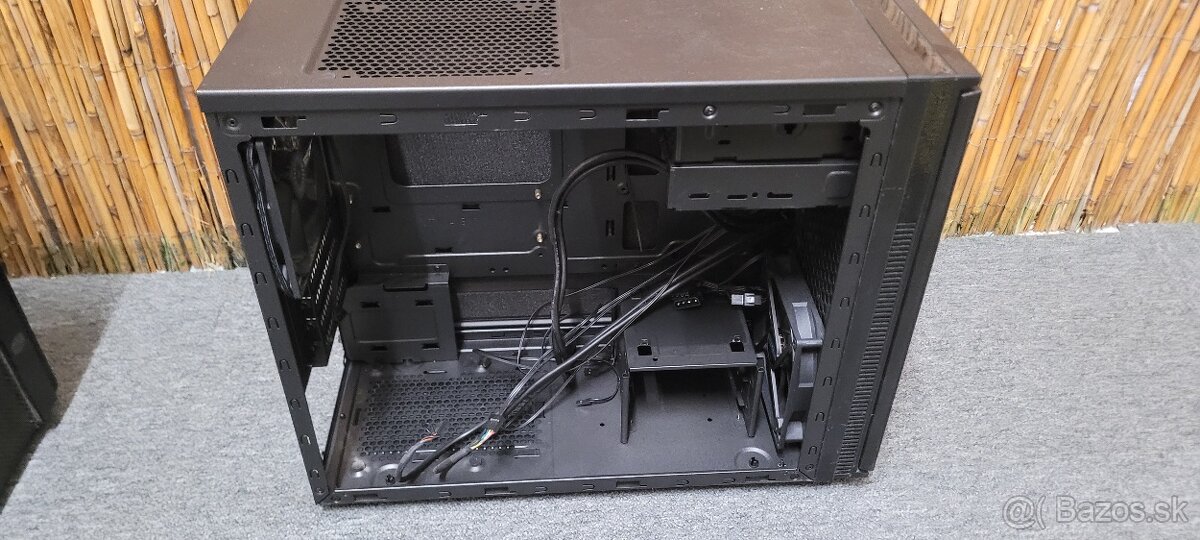 Predám mATX skrinku CoolerMaster / 100% stav - 2