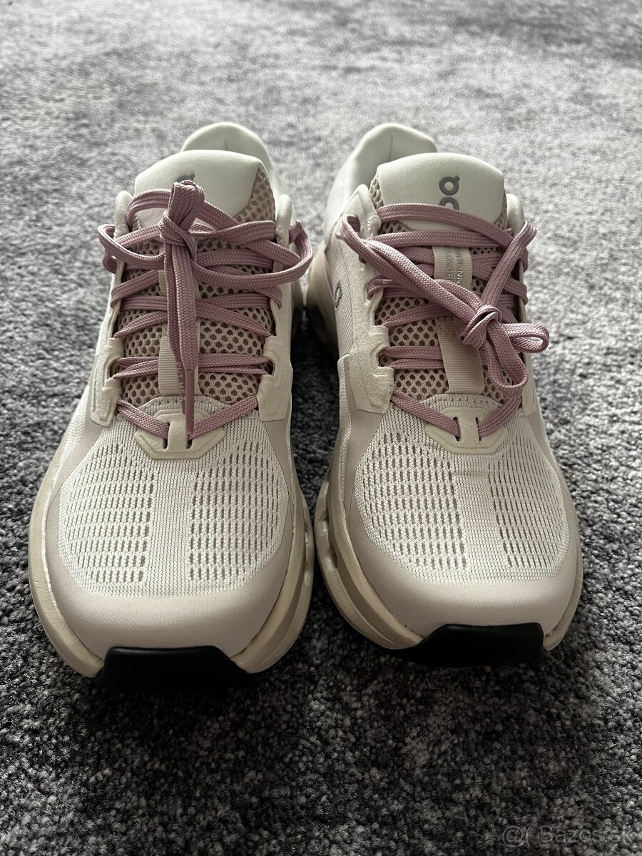 on Running model Cloudrunner 2 vel 38,5 - 2