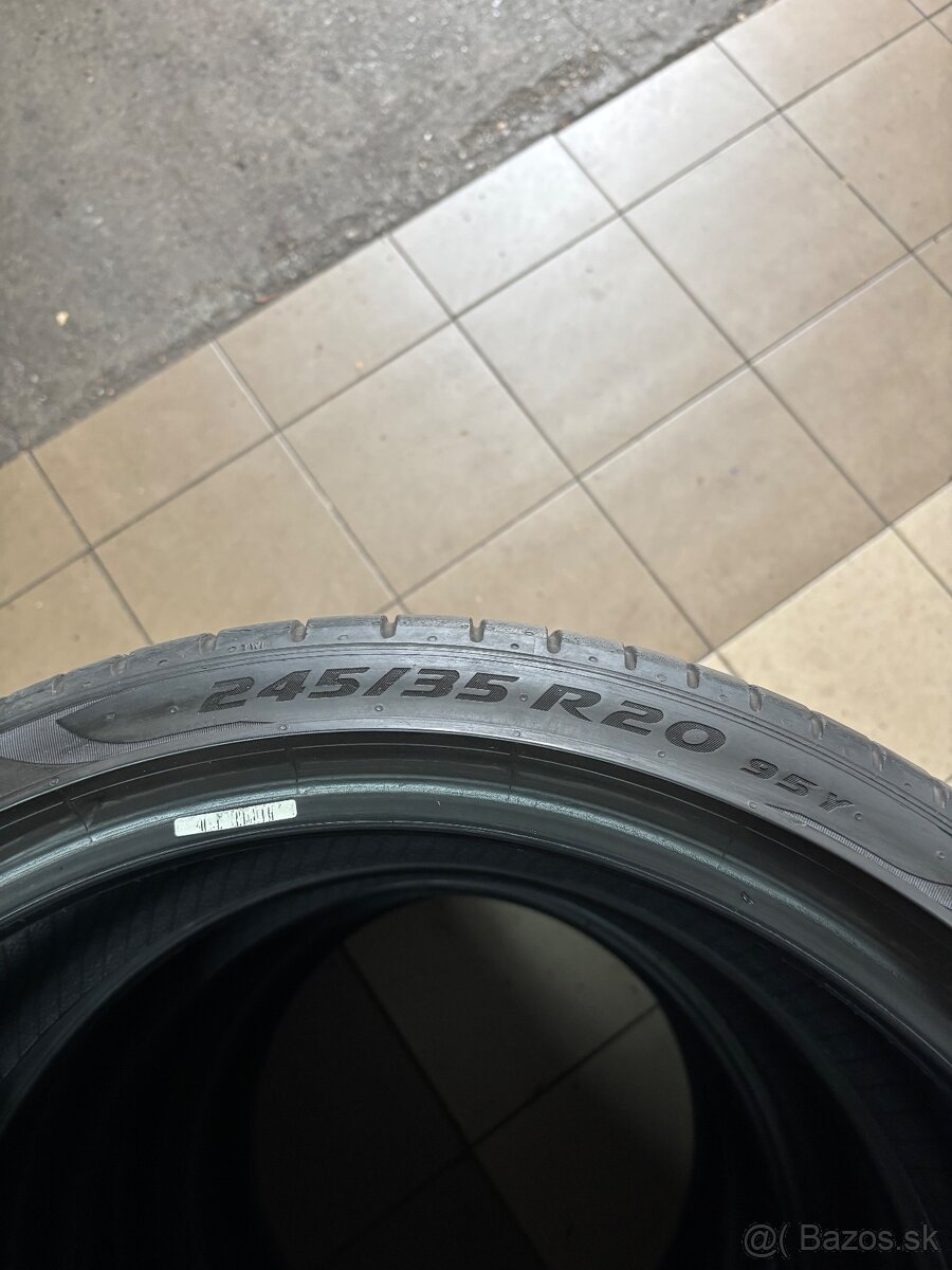 245/35R20 - 2