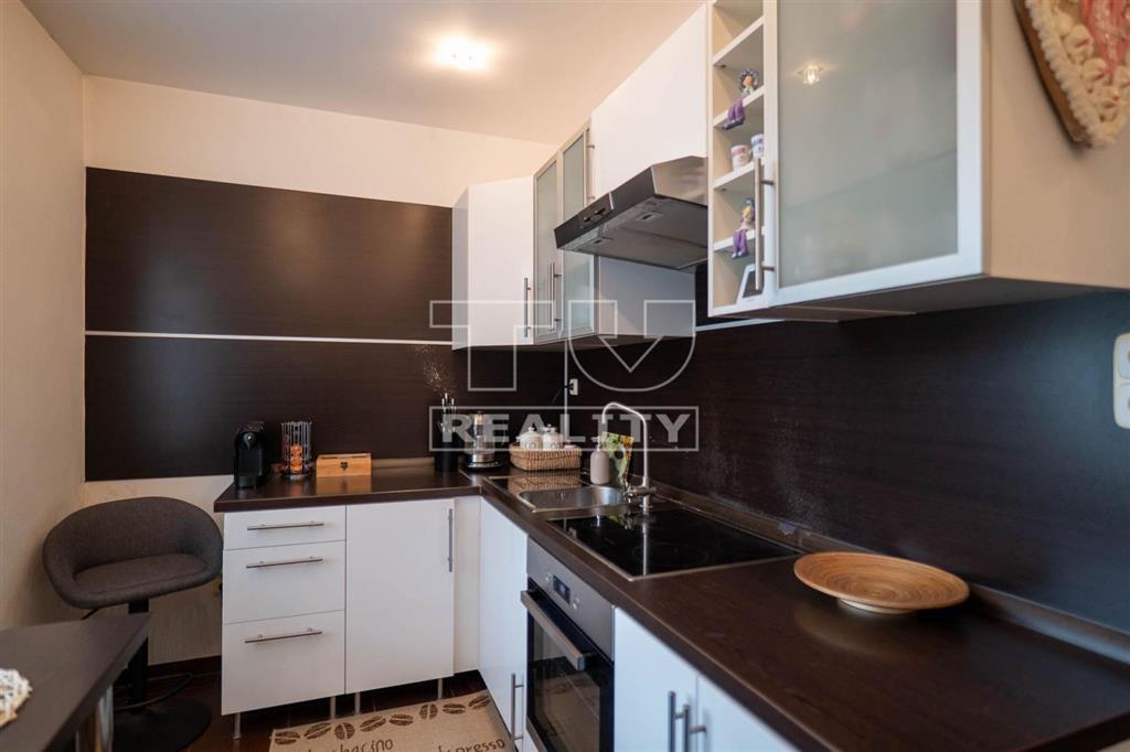 (REZERVOVANÉ)3 IZBOVÝ BYT, ŽILINA - HLINY 7, BALKÓN, 65m2 - 2