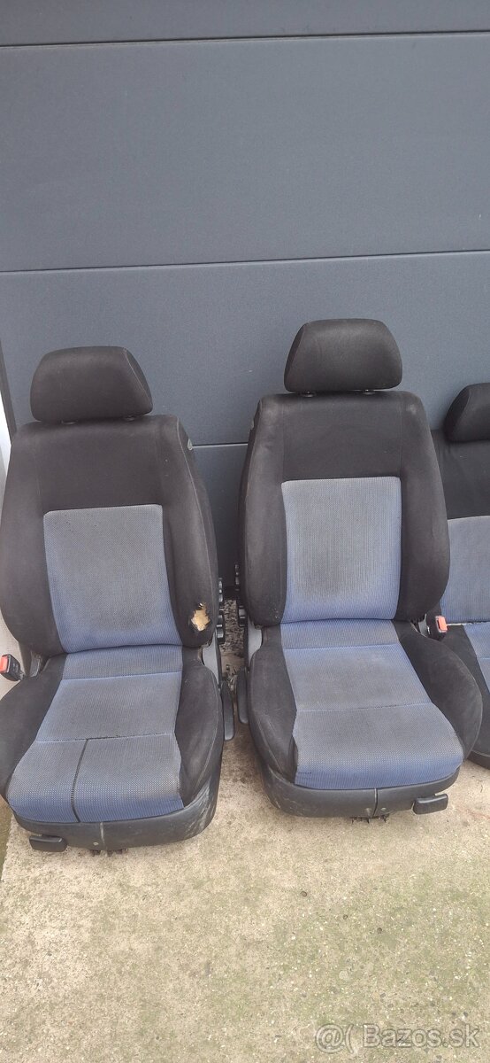 Predám sedačky Volkswagen Golf 4 - 2