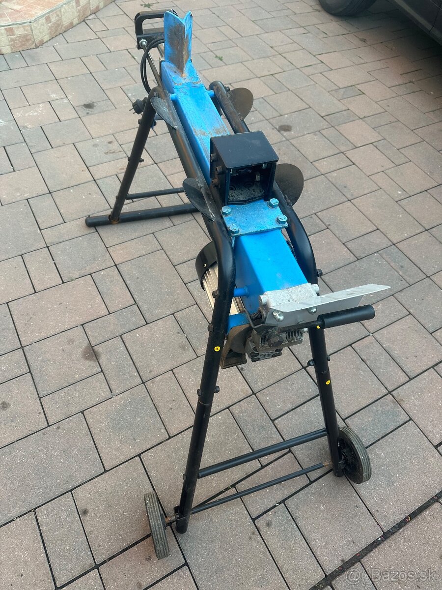 Štiepačka dreva - 2