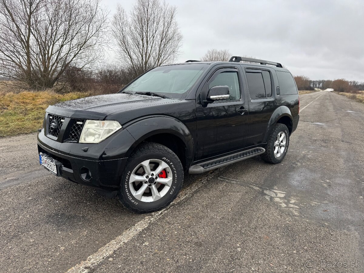 Nissan Pathfinder - 2
