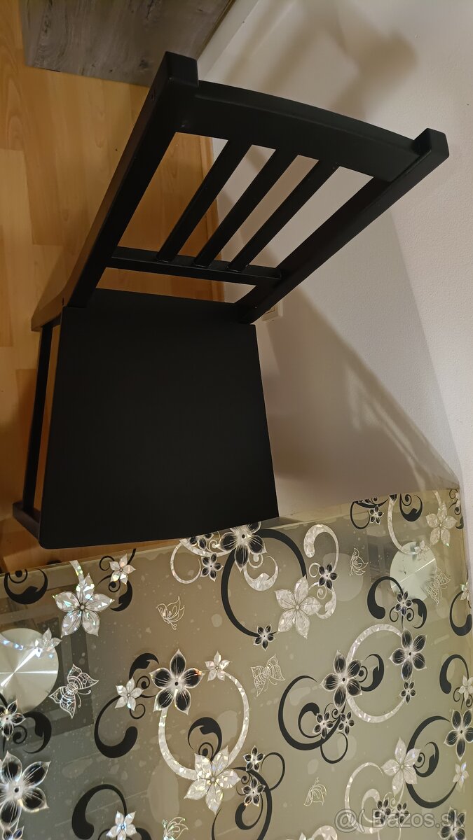 sklenený stôl a štyri stoličky - 2