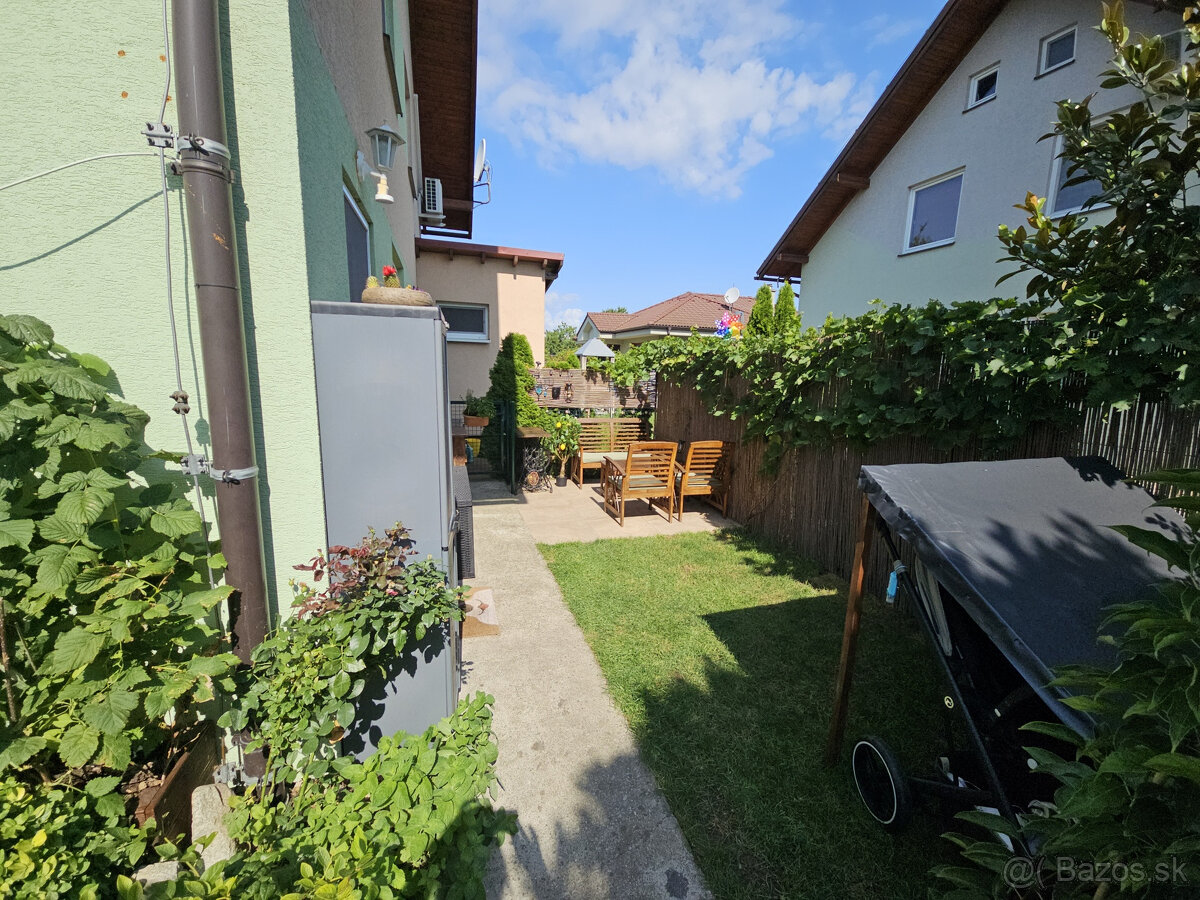 3 izbový mezonetový byt v RD s predzáhradkou a parkovacím mi - 2