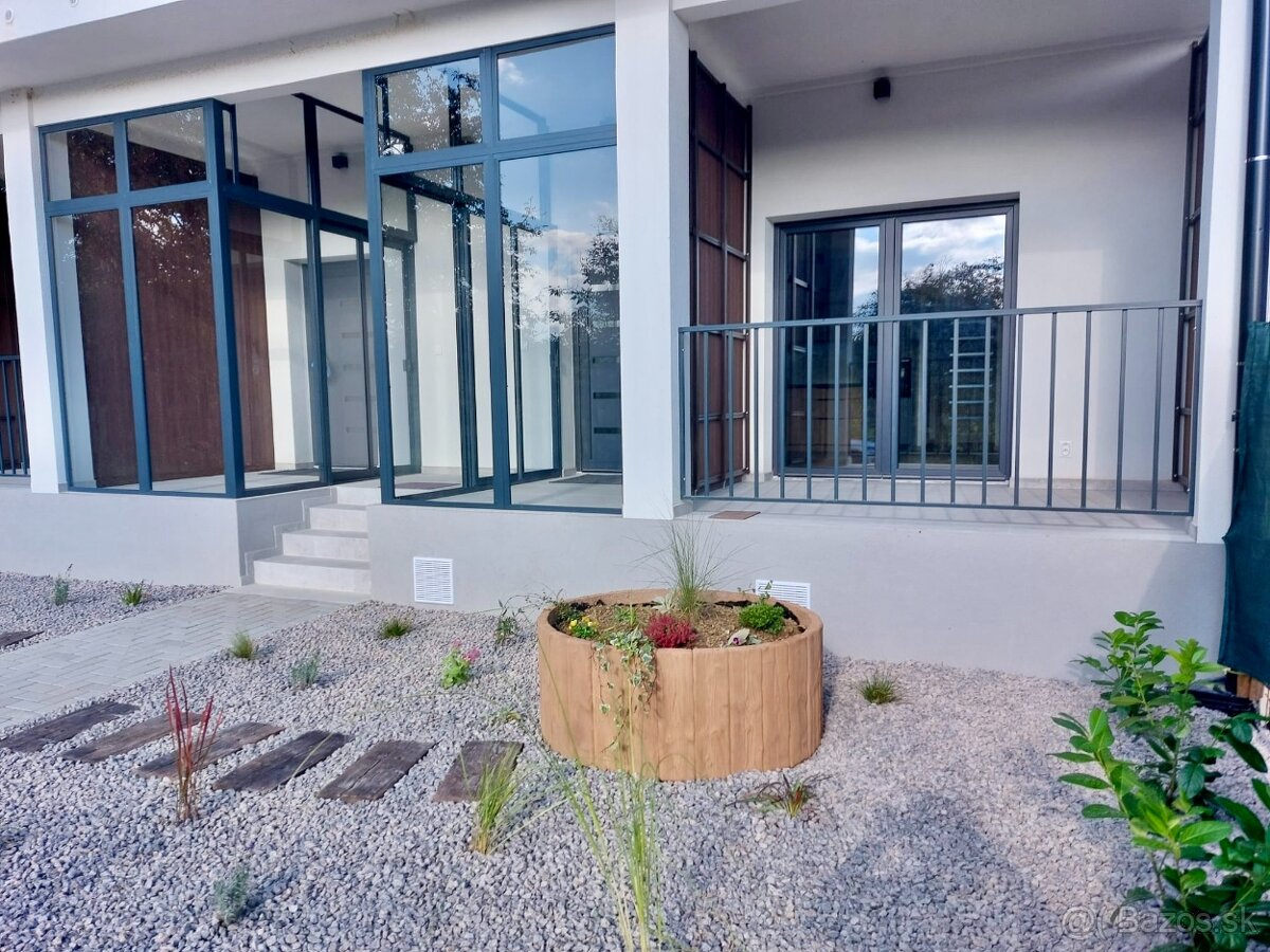 EXKLUZÍVNY 2-izbový byt s terasou + 2x parking - 2