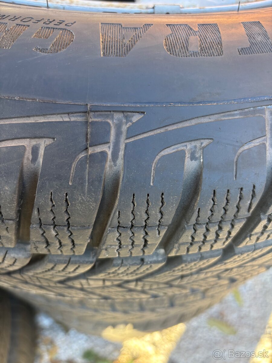 Predam zimné pneu 215/70 R16 - 2