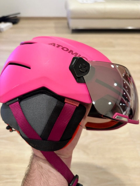 Predám dievčenskú lyžiarsku prilbu s visorom veľkosť XS (48- - 2