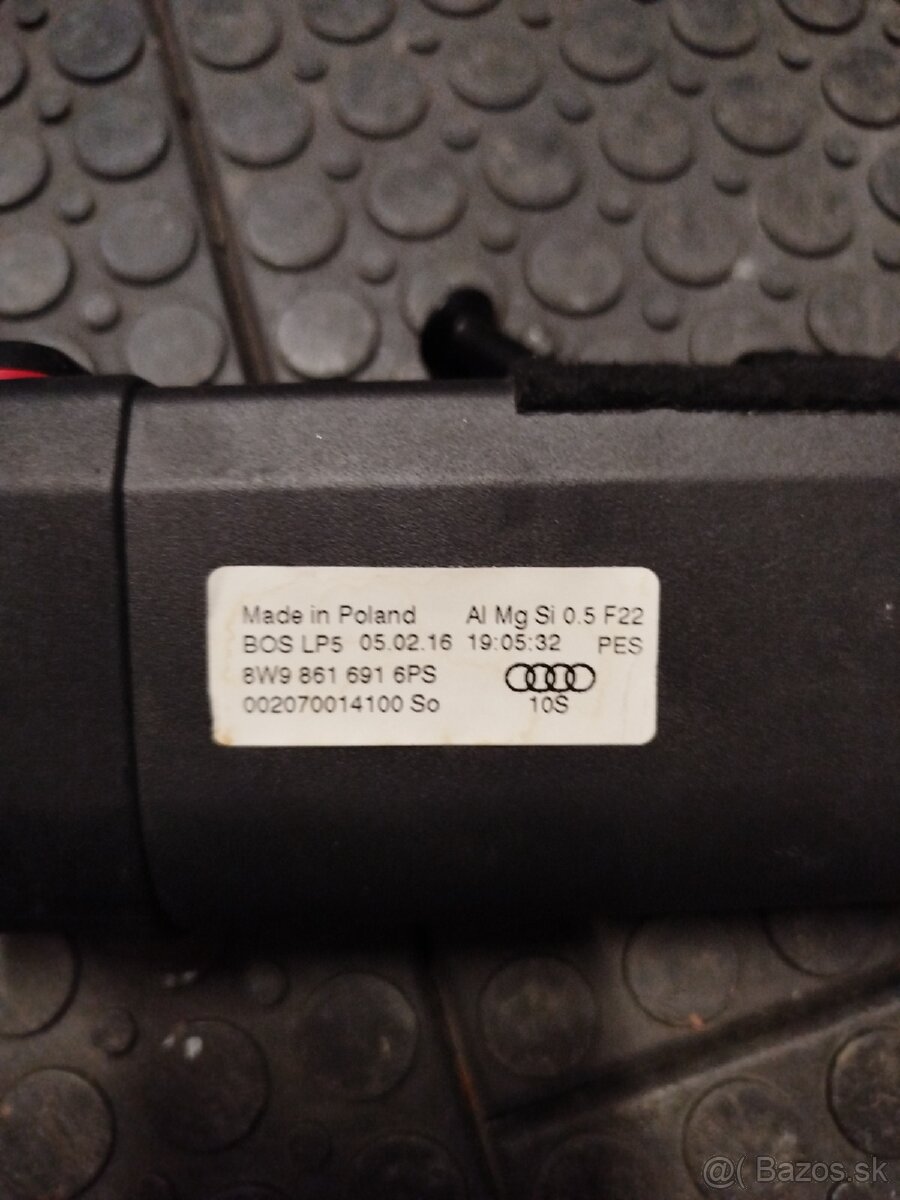 Audi A4 B9 - deliaca sieť do kufra / roleta kufra - 2