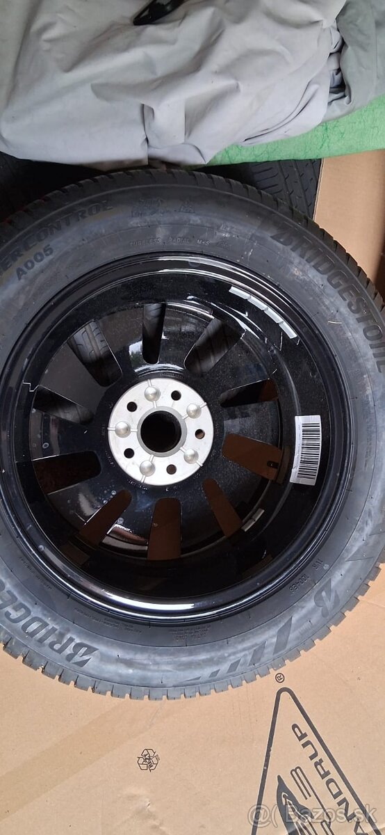 Predám disk VW Multivan + celoročné pneu 235/55 R17 - 2