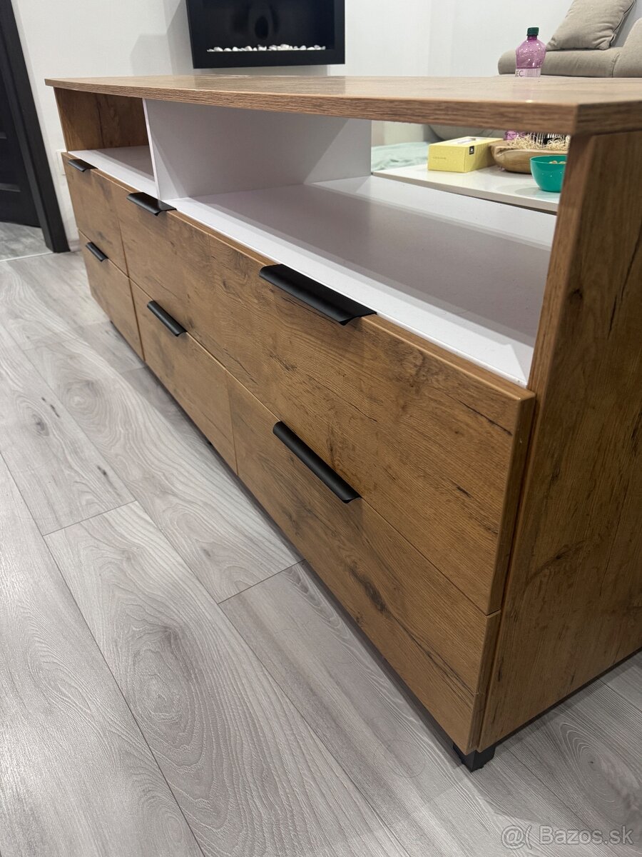 Komoda - 2