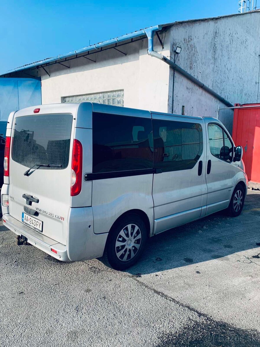 Opel Vivaro 2.5 107kw TOUR - 2