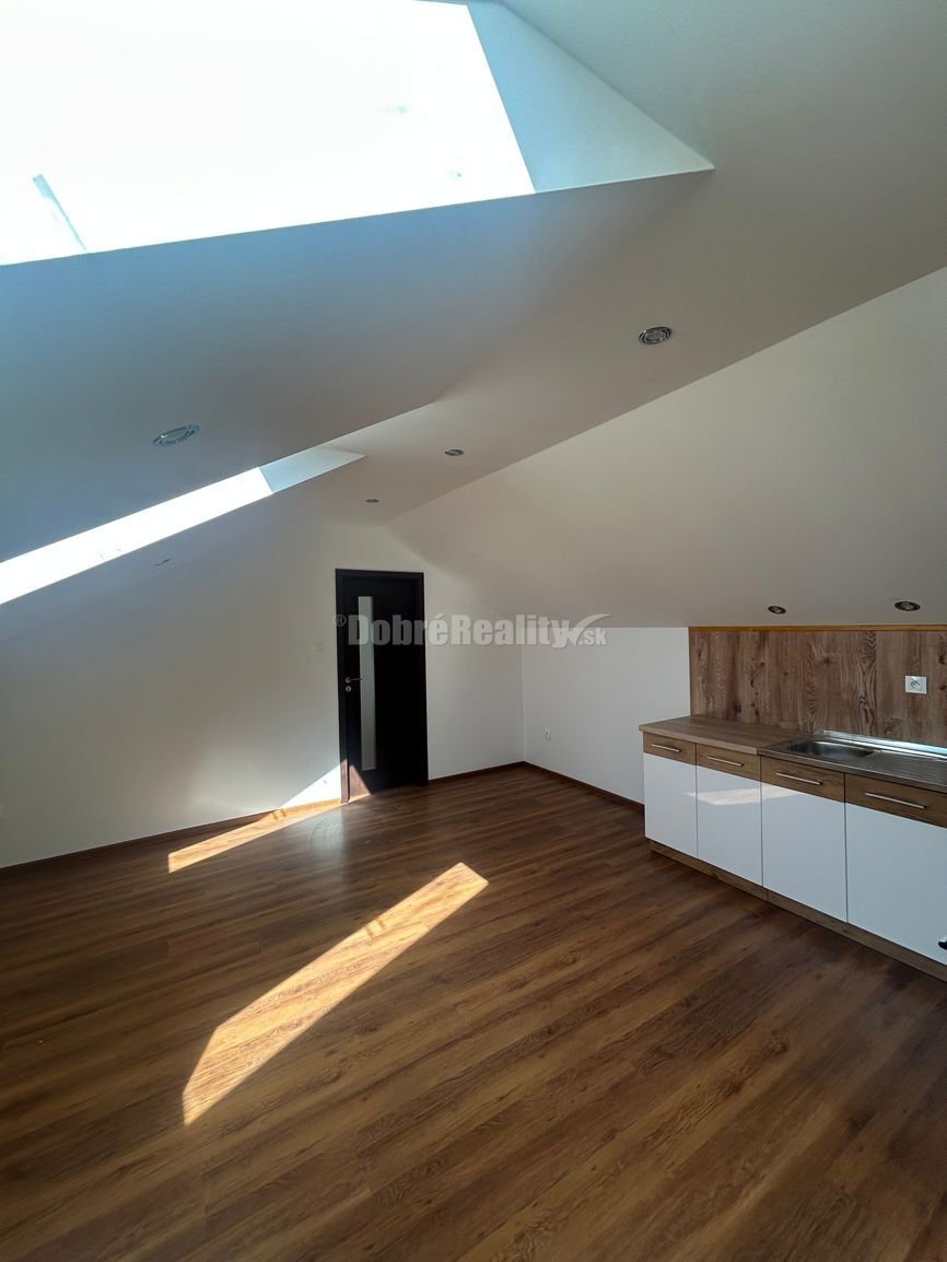 Prenájom podkrovného 1izb bytu pri Gymnáziu - 2