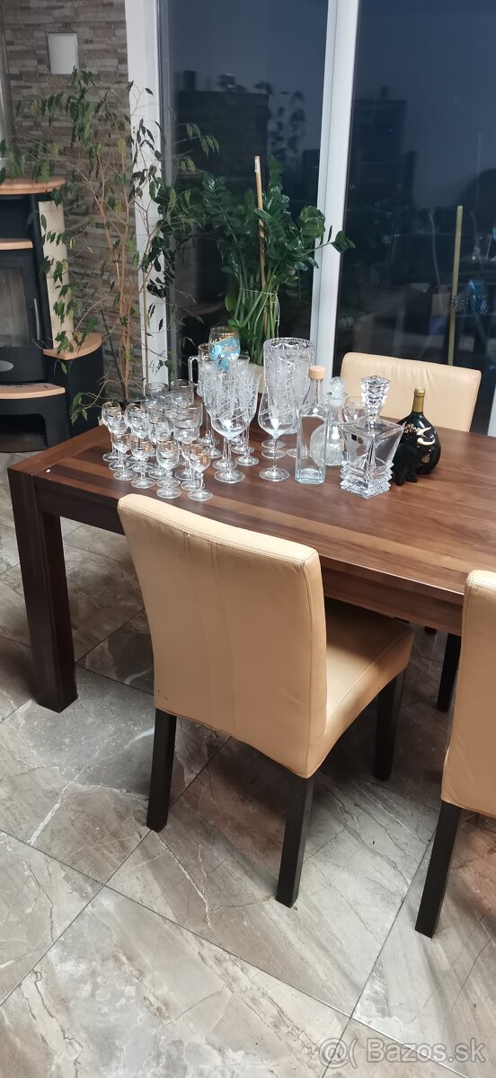 Predám jedálenský stôl so stoličkami. - 2