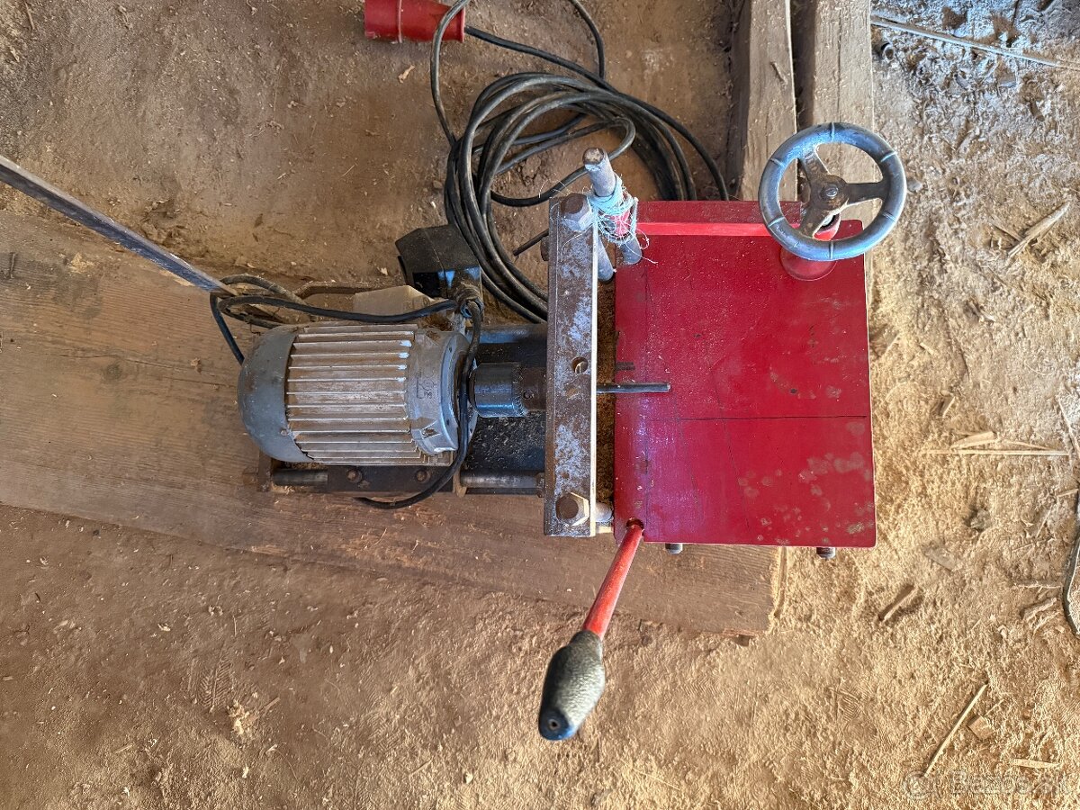 Stolová dlabačka pre hobby stolára - 2