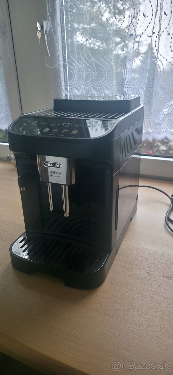 Predám kávovar Delonghi magnifica evo - 2