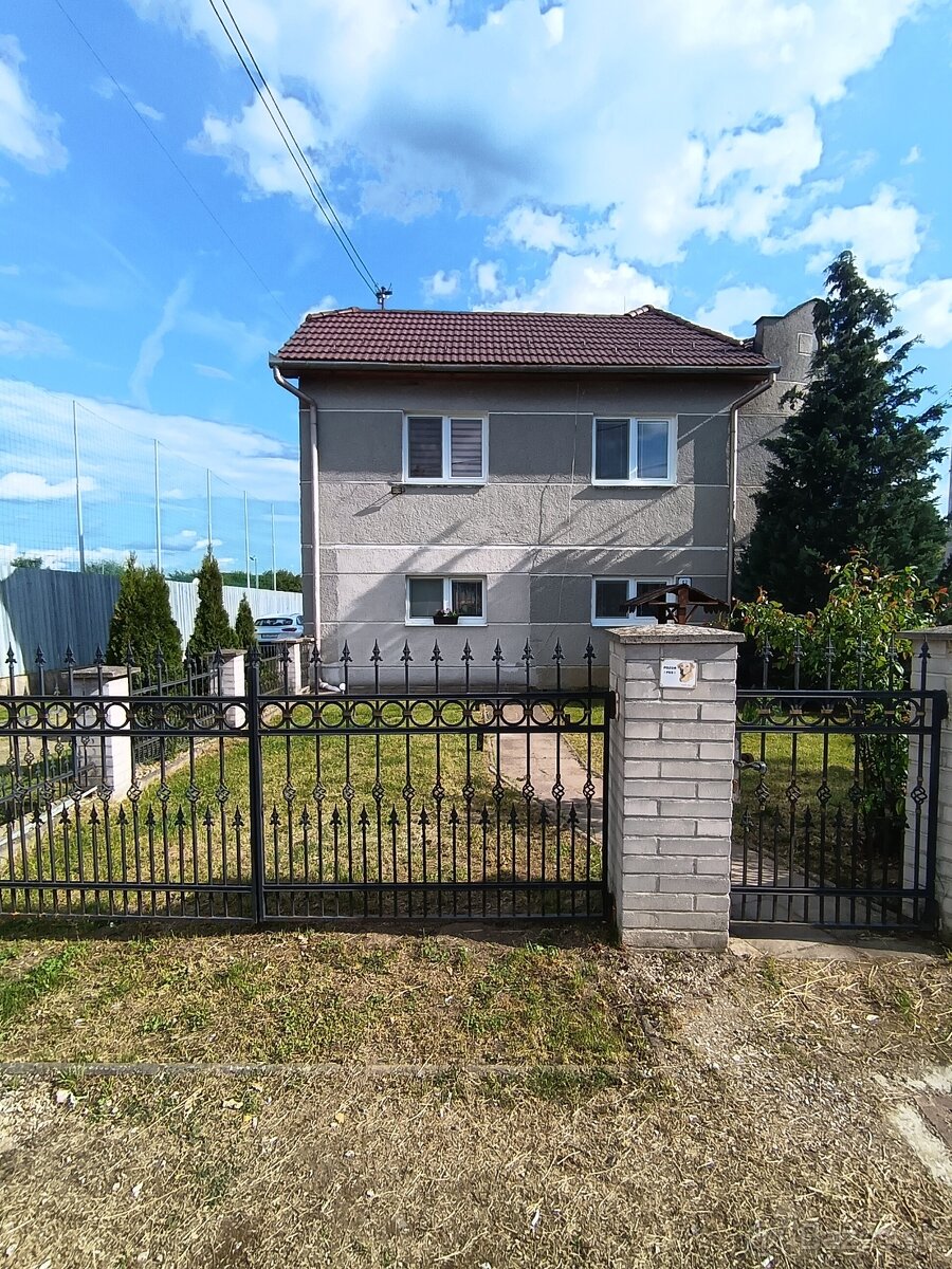 Na predaj veľký, pekný RD v Hosticiach - 2