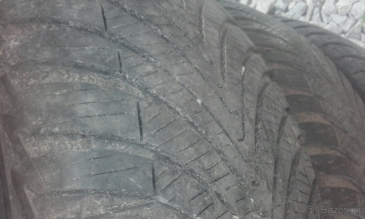 225/55/17 zimne Kumho - 2