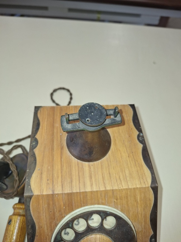 DREVENÝ TELEFÓN - 2