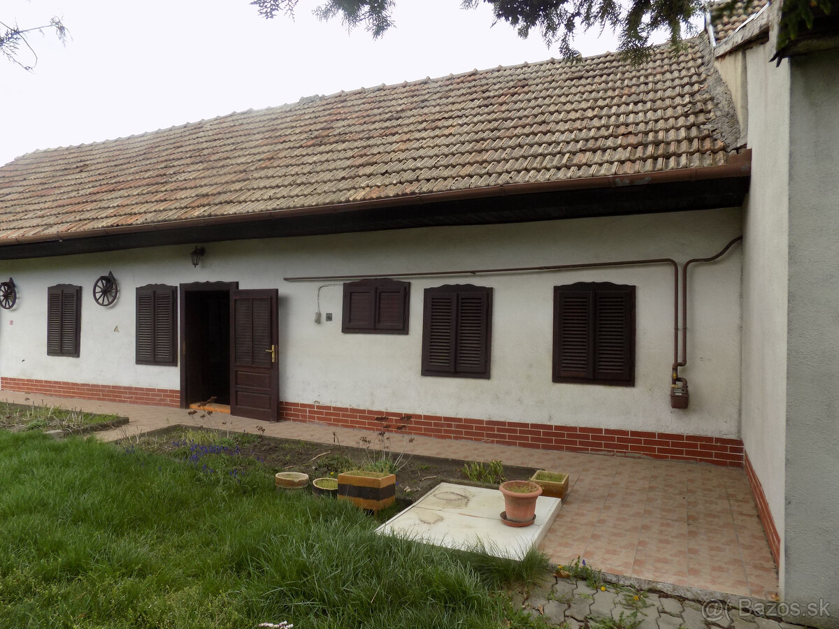 Na predaj dom vhodný na chalupu alebo na bývanie  v centre T - 2