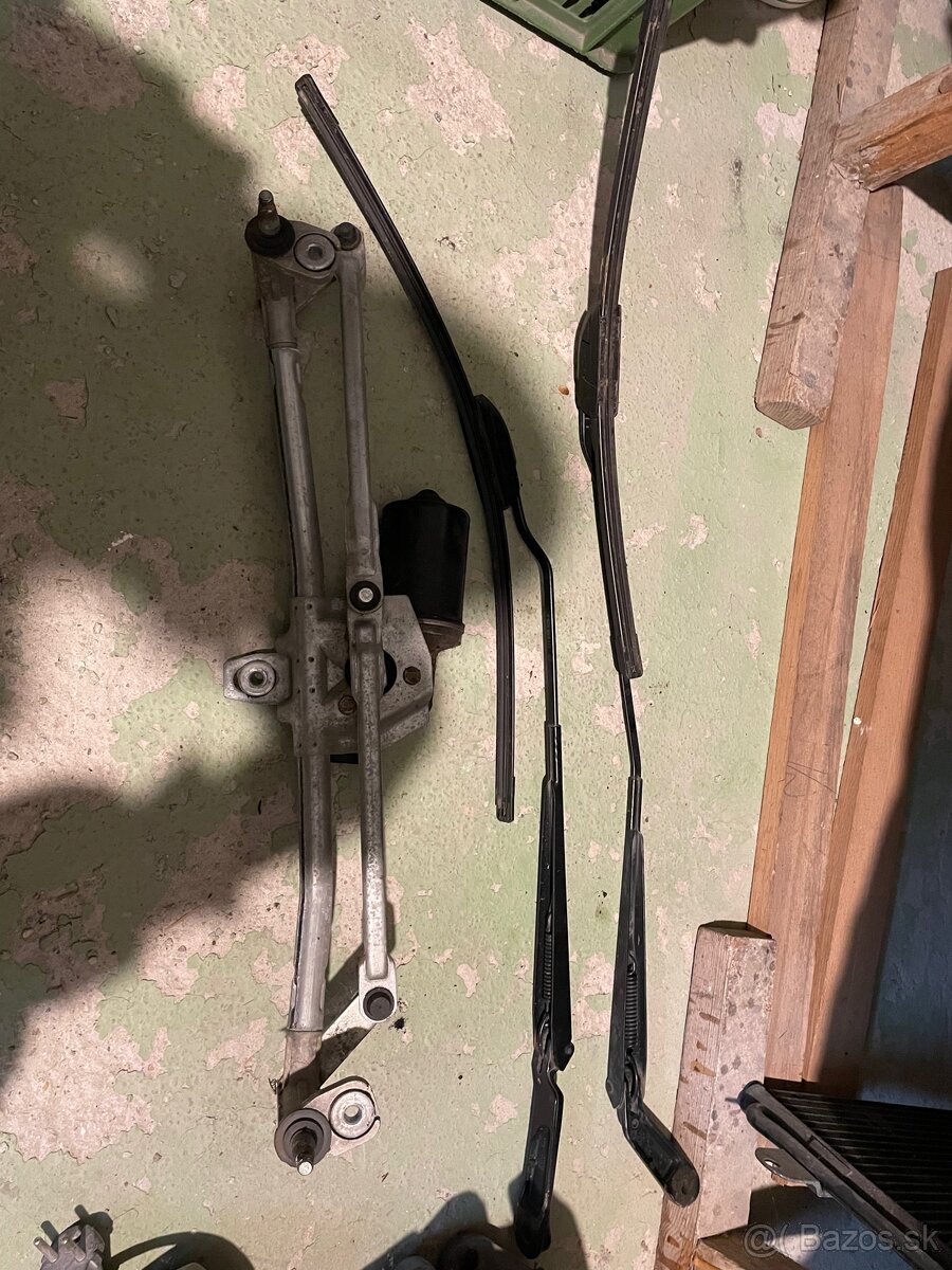 Predám pantograf spolu so stieračmi VW Golf 4 - 2