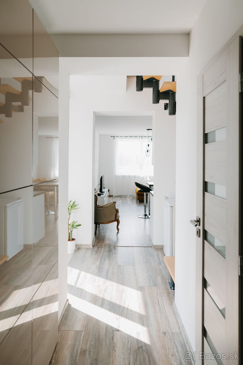 Moderný presvetlený mezonetový byt s parkovaním - 2