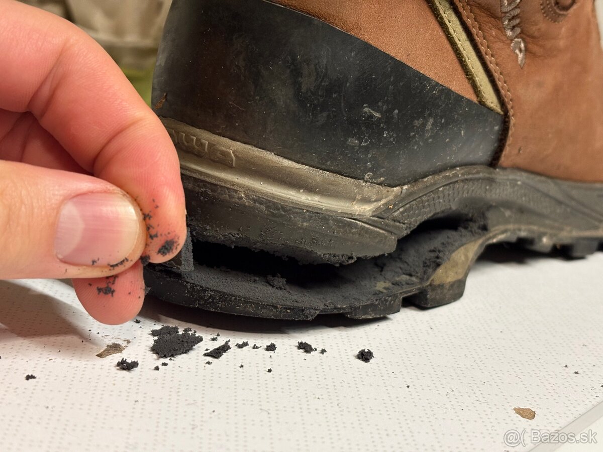 Turisticke topanky Lowa - 2