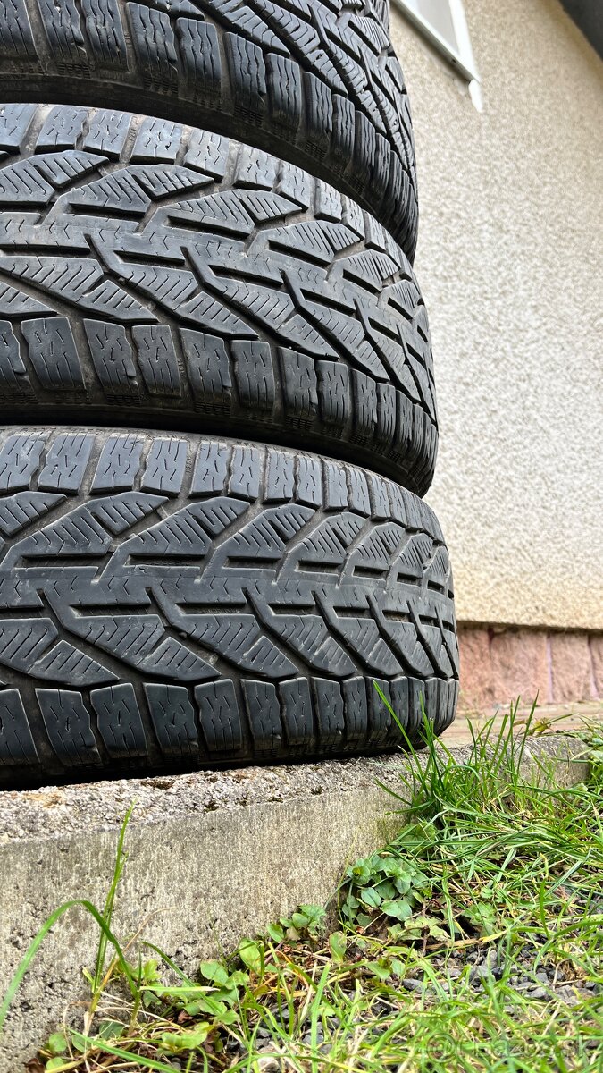 Sada pneu 215/55 r17 - 2