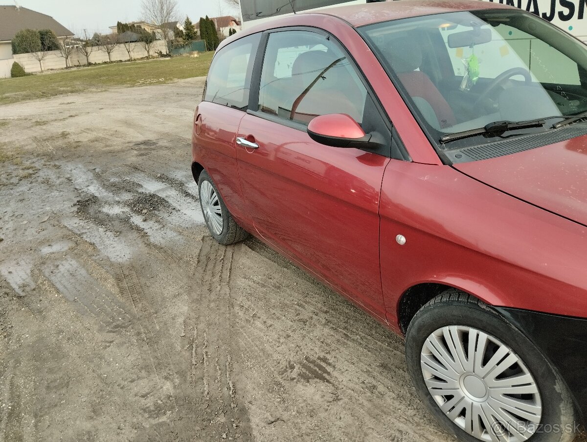 Predám Lancia Y 2003 1.2 benzín - 2