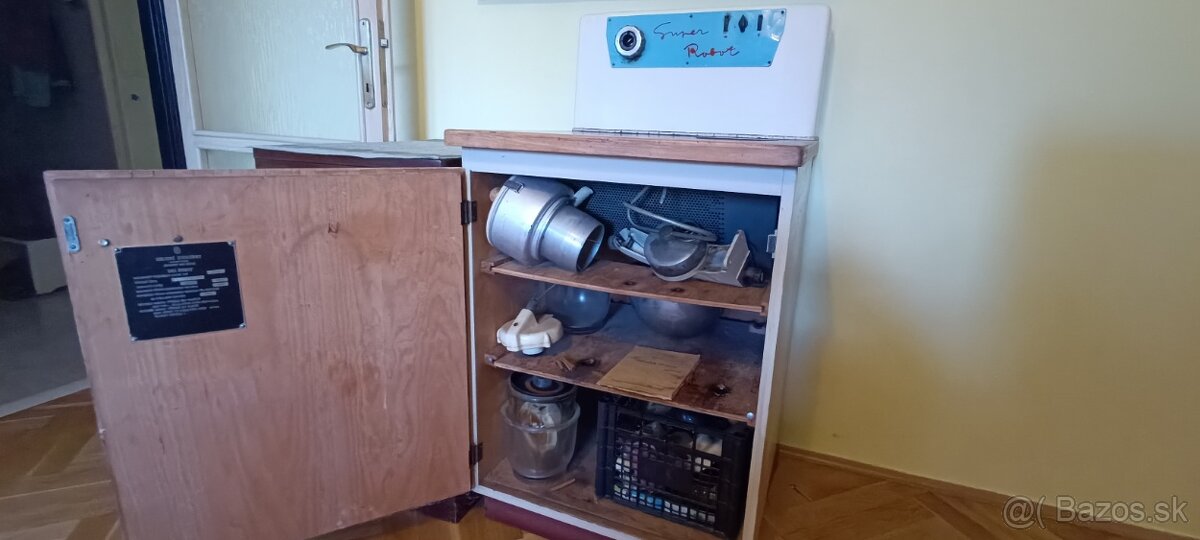 predam stary robot - 2