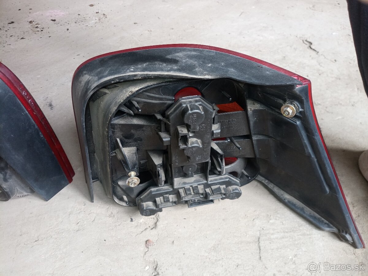 Predám do VW Golf IV predné a zadné svetlá - 2