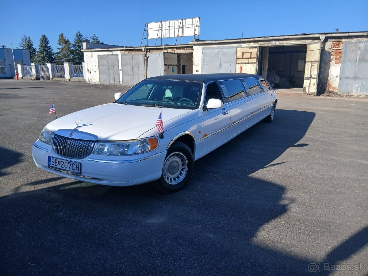 Limousine lincoln town car - 2