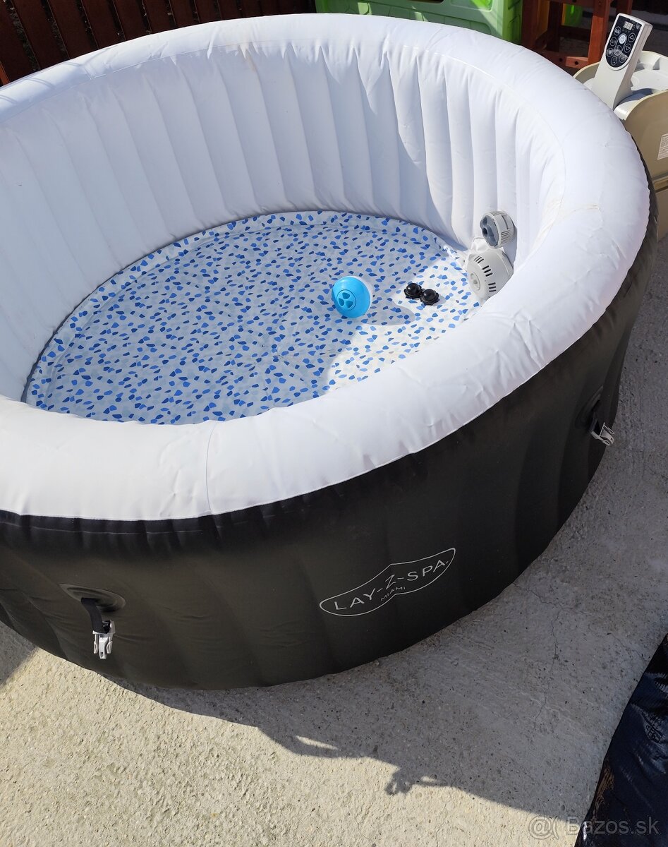 Lay-z-Spa - 2
