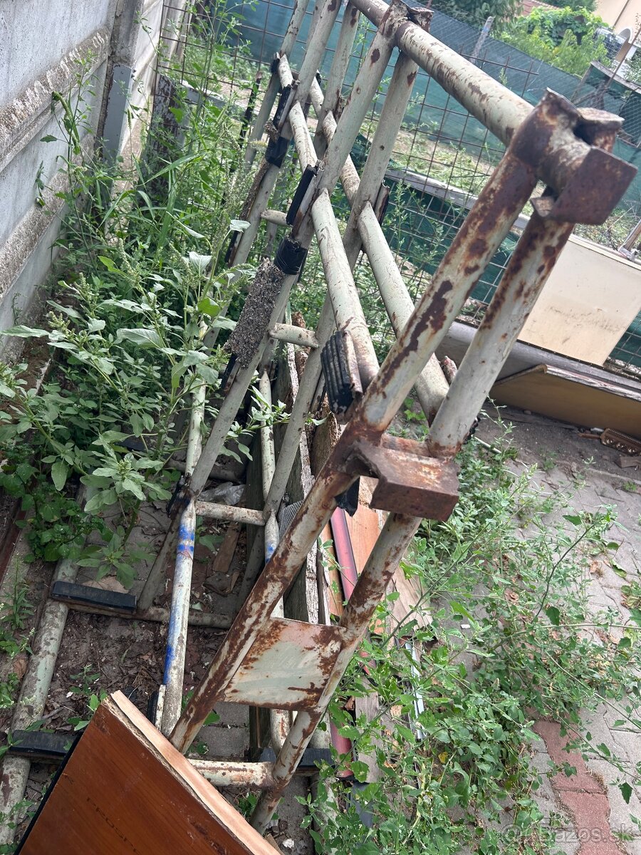 Predám stojany na sklo - 2