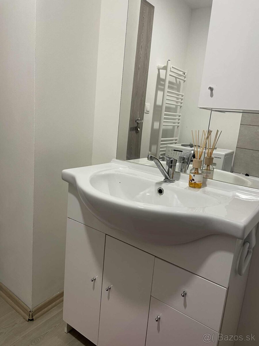 Prenájom 2,5 izbového bytu pri centre TN - 2