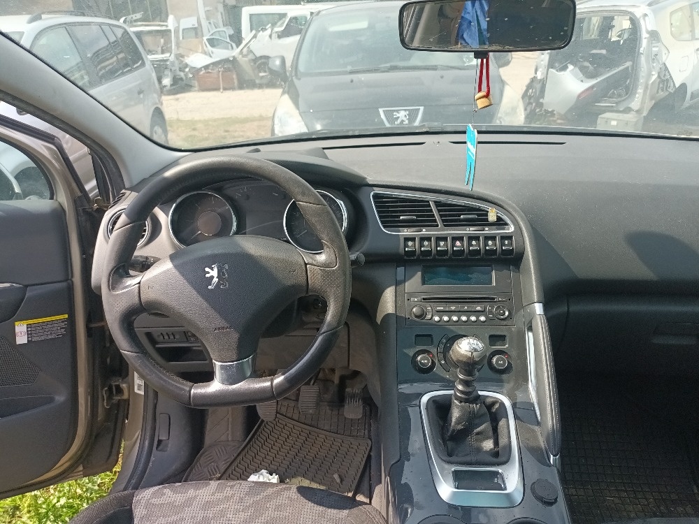 Peugeot 3008 panorama střecha - 2